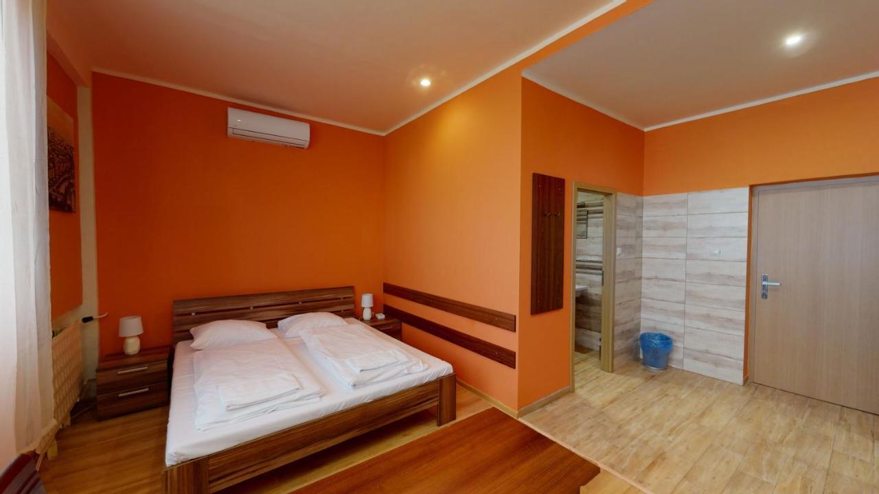 Hotel Hubert Nove Zamky Exterior photo